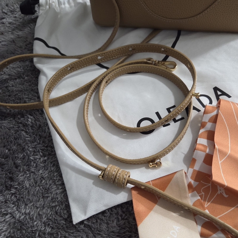Oleada Elegant Tan Leather Handbag - Picture 9 of 15
